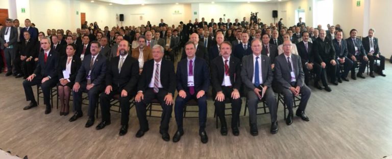 Se compromete AMLO a no reducir presupuesto a universidades