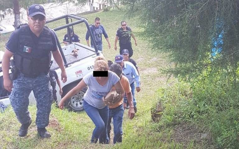 Por poco los linchan; rescatan a pareja en Hidalgo tras sospechas de ser robachicos
