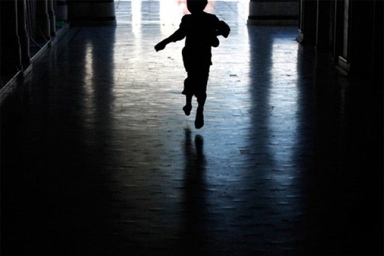 Regresa niño de 12 años sobre con 43 mil pesos que encontró en la calle