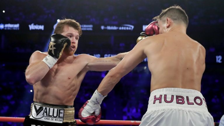 ¡Viva México! Ahora no corrió y Canelo derrotó a Golovkin