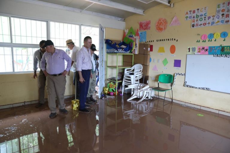 Vuelven a clases 77 planteles afectados por lluvias; faltan 94
