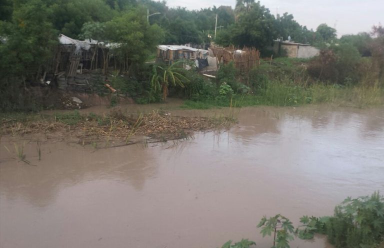 Amenaza dren Caimanero con desborde en Villa Juárez