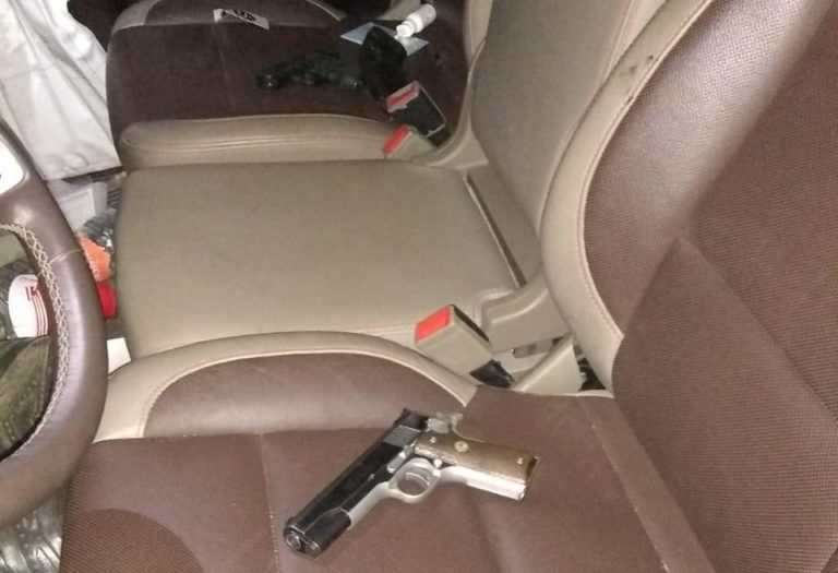 Tras persecución policías capturan a pareja en Cosalá