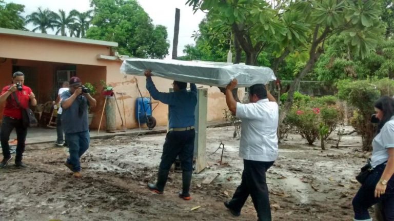 Inicia reparto de colchones tras donativo de un millón de pesos
