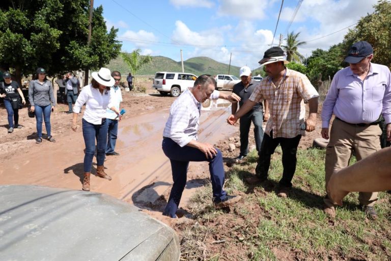 Recorren Ahome gobernador y gabinete de EPN
