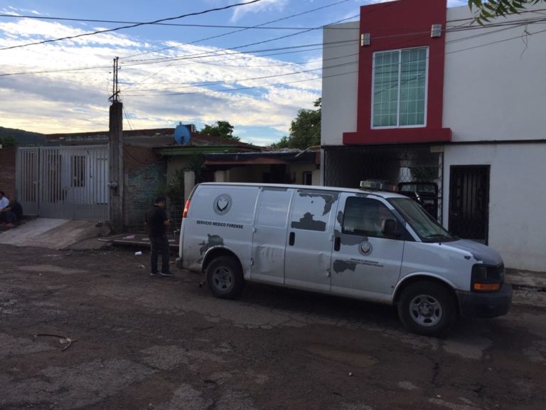 Armados se meten a su domicilio y lo ejecutan