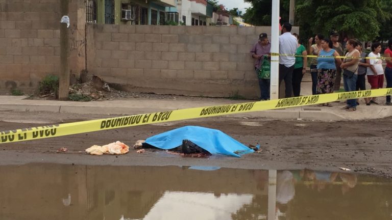 Mata camión urbano a joven en Culiacán