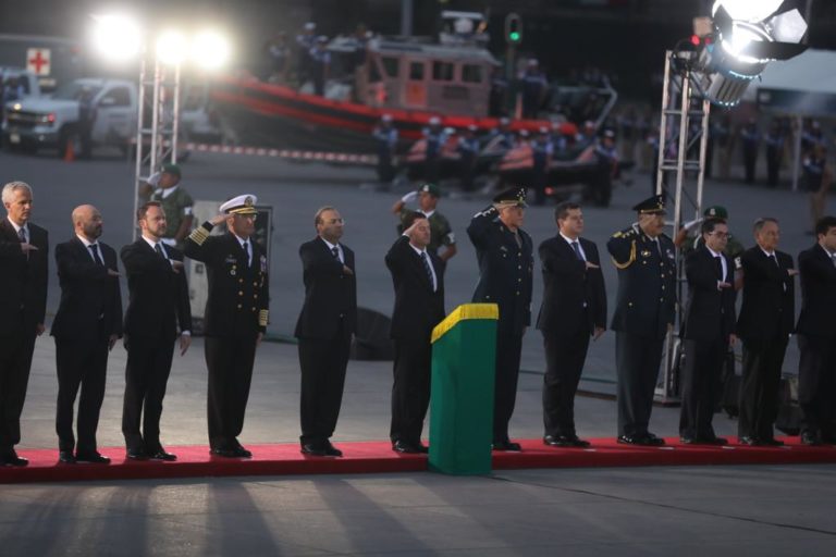 Bandera a media asta por sismo del 85