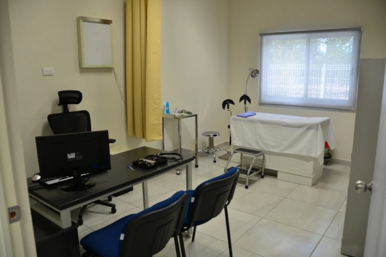 Presume Salud rehabilitación de 65 hospitales; medicinas al 90%