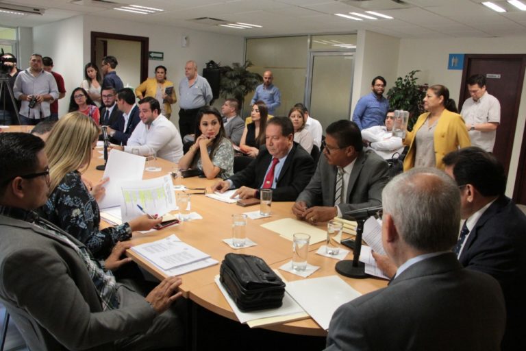 Eligen diputados a ganadores del Premio al Mérito Juvenil 2018