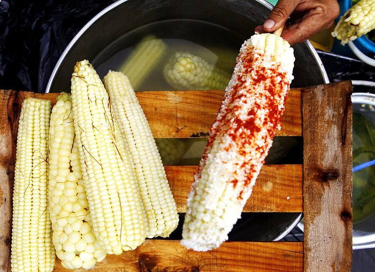 Prohíbe Culiacán venta de elote en noche del Grito