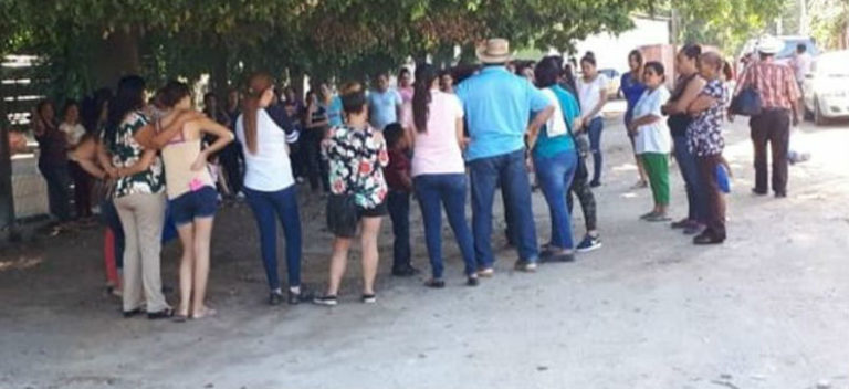 Cumple escuela una semana en paro; van hoy padres a SEPyC