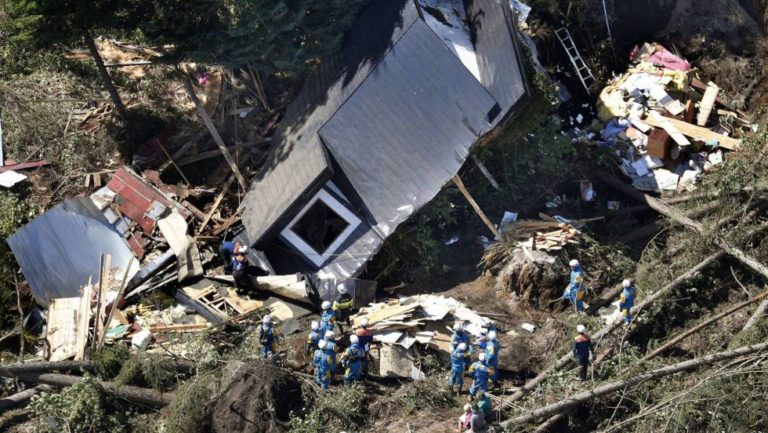 Aumenta a 35 el número de muertos por sismo en Japón