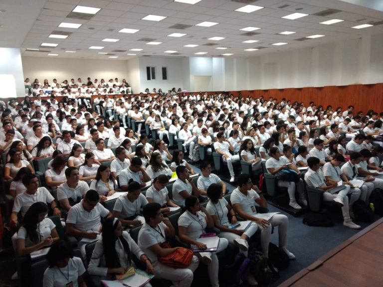 ‘Palomean’ aspirantes a médico división de grupo A