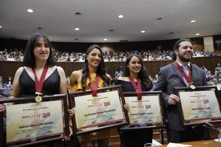 Entregan la Medalla al Mérito Juvenil 2018