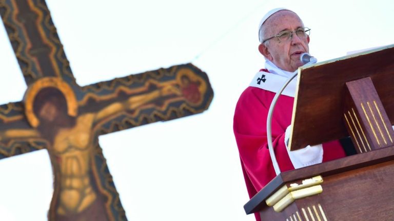 No se puede creer en Dios y ser mafioso: Papa