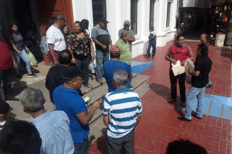 ‘Revientan’ policías de Navolato en Ayuntamiento; reclaman prestaciones y salarios