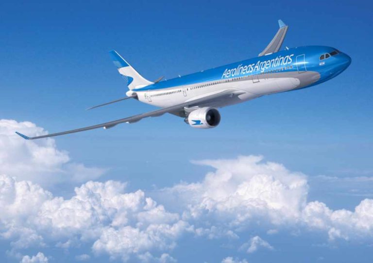 Pasajeros de avión viven terror por turbulencia, hay 15 heridos