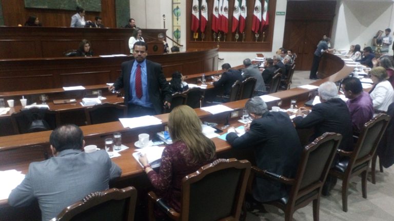 Se bajan diputados en Sinaloa 37% en ingresos