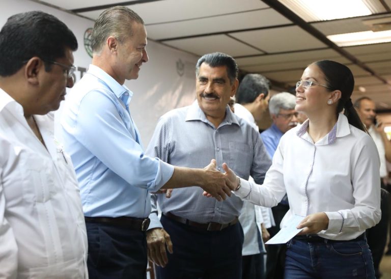 Entrega el Issste 9 mil créditos y pago de seguro de daños a viviendas