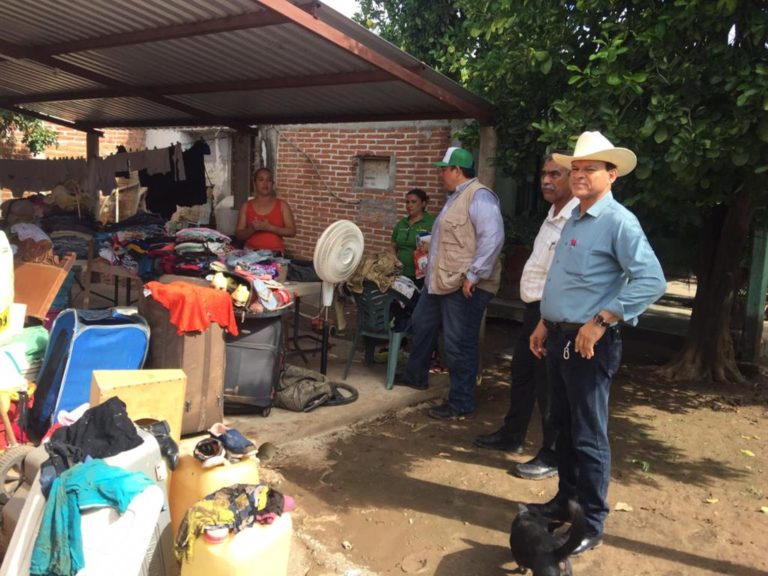 Llevan apoyos a 75 familias afectadas por tromba