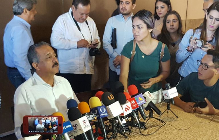 Que no paga tenencia porque es inconstitucional dice Estrada Ferreiro