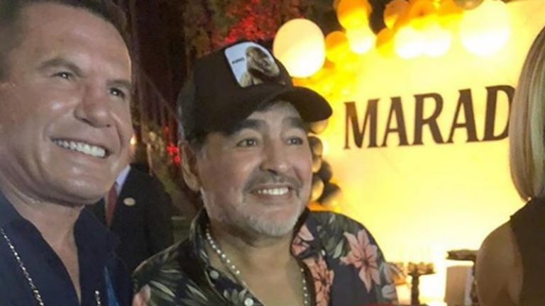 Asiste Julio César Chávez al festejo del cumpleaños de Maradona en Culiacán