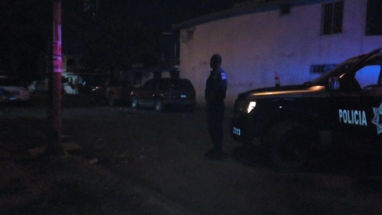 Atacan a balazos a joven mientras platicaba en Los Horizontes