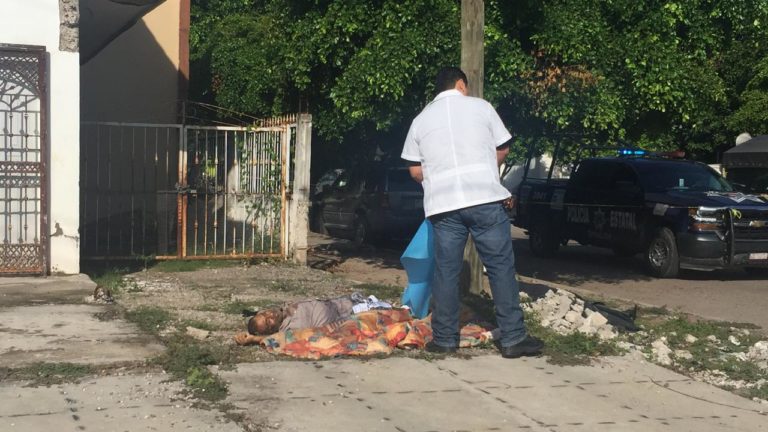 Hallan un muerto frente a jardín de niños en Culiacán