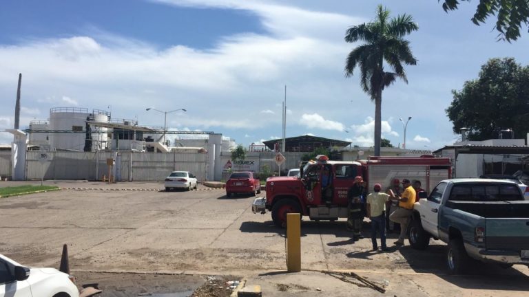 Evacuan Pemex en Culiacán por amenaza de bomba