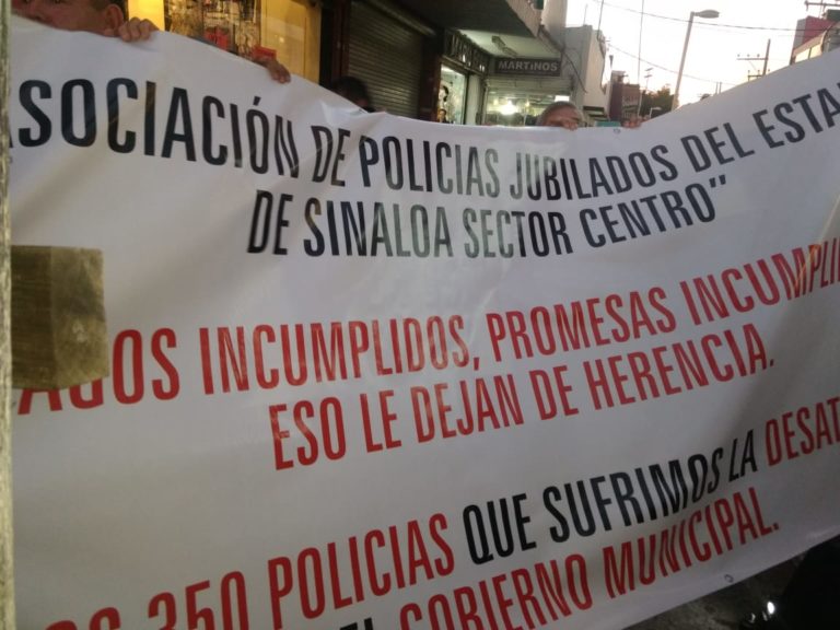 Reclaman policías bonos a nuevo alcalde