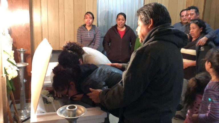 Obligaban padres a niño saltillense a comer su propio excremento