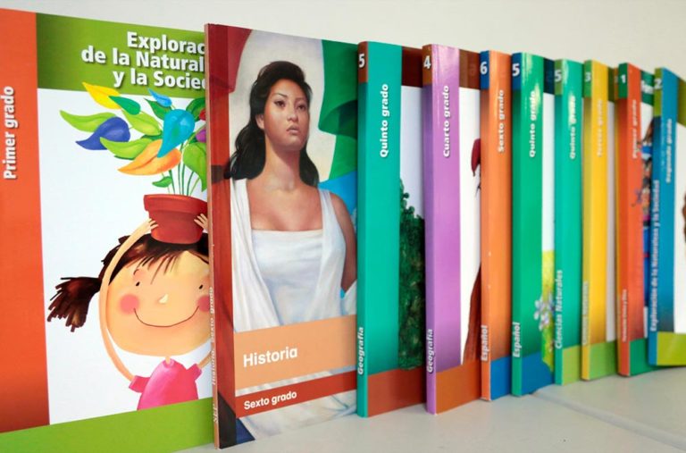 Dan de nuevo libros a niños de los municipios afectados por lluvias