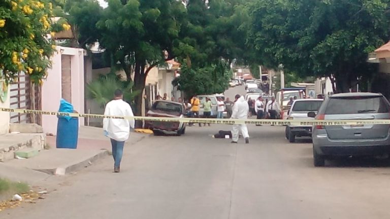 Culiacán. Mujer iba a la tienda y la matan en medio de la calle