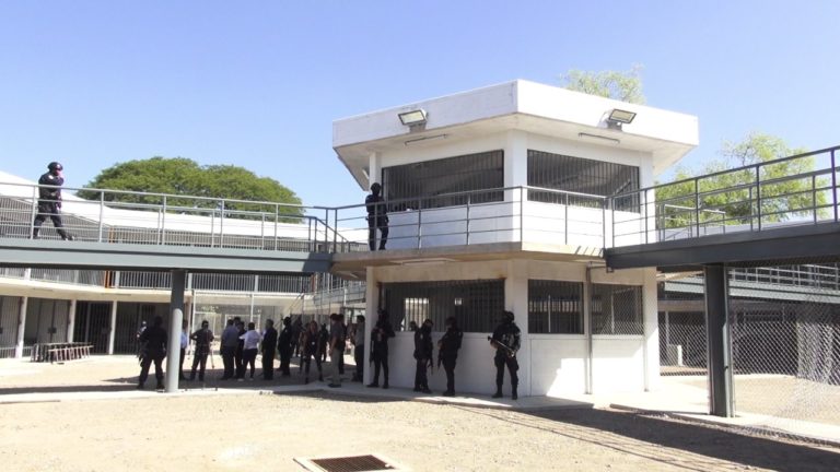 Presumen inversión de $75 millones en penal de Culiacán