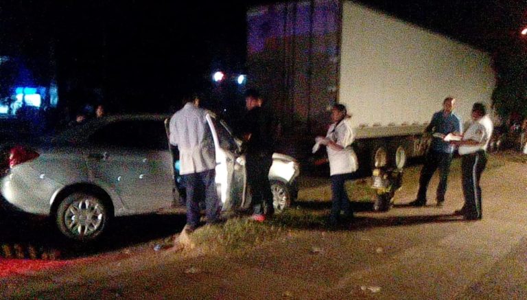 Fallece al impactar su vehículo contra una caja de tráiler en Culiacán (FOTOS)