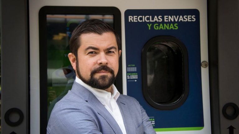 Esta máquina te ‘paga’ por tu basura