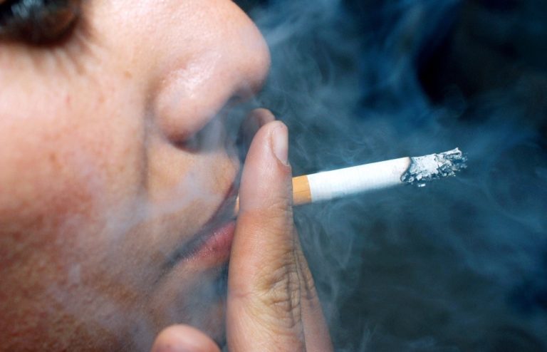 Fumar y sustancias tóxicas, principales factores de cáncer en nariz