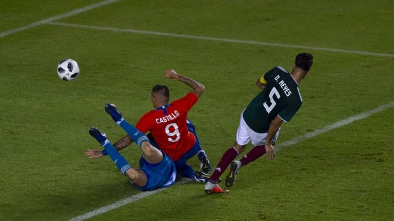 El Tri no cayó por goleada, pero sí con gol agónico ante Chile