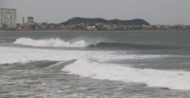 Suspende Mazatlán arribo de cruceros y cierran espacio aéreo