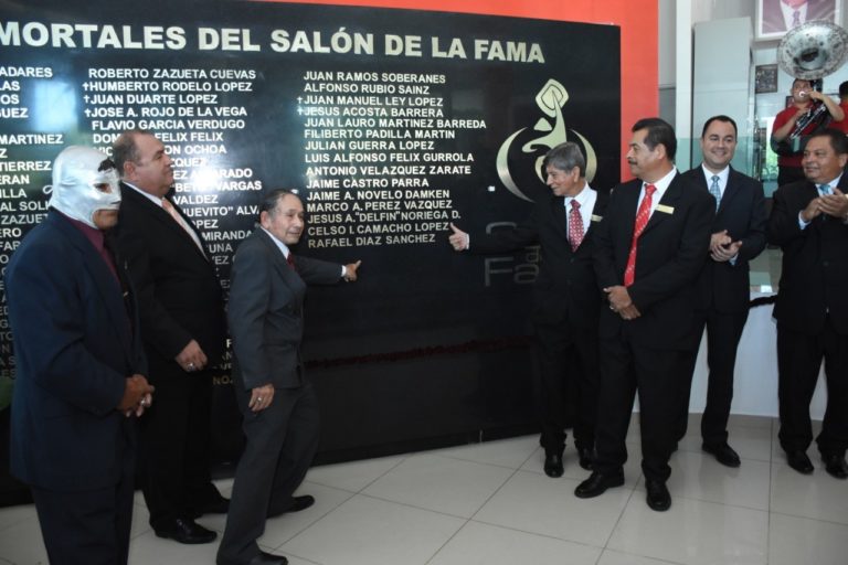 Entran nuevos entronizados al Salón de la Fama en Culiacán