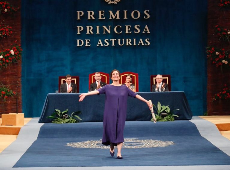 Guillermoprieto recuerda a Javier Valdez al recibir el premio Princesa de Asturias