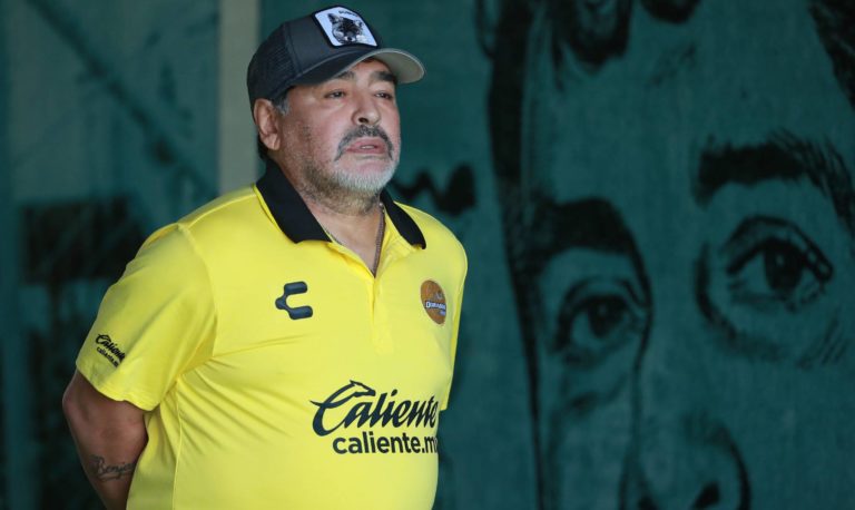 Maradona patea a Messi: va 20 veces al baño antes de un partido