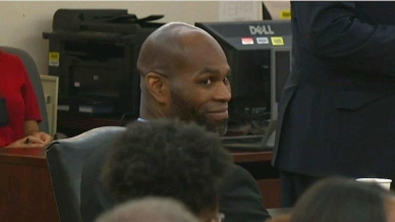 Texas libera a reo encarcelado 19 años por delito que no cometió