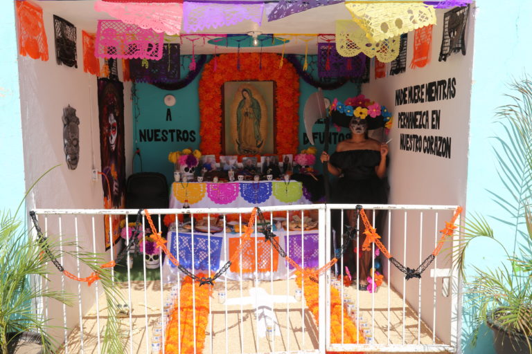 Exhiben reos de centros penitenciarios altares por el Día de Muertos