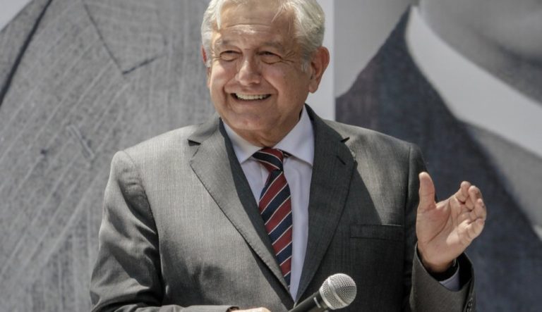 En tres años, AMLO consultará si se queda o se va