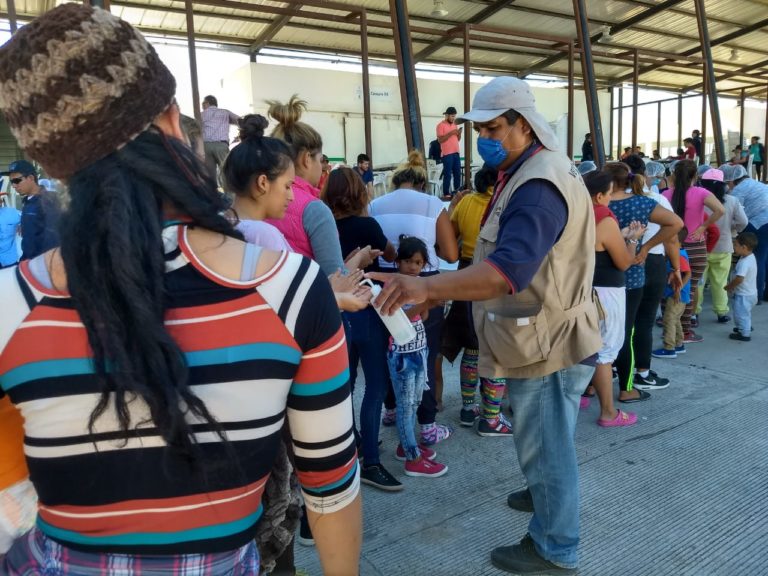 Coepriss realiza operativo sanitario para atender caravanas de migrantes