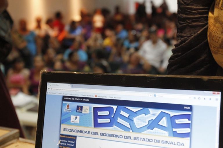 Ofrece Ahome becas universitarias para frenar deserción
