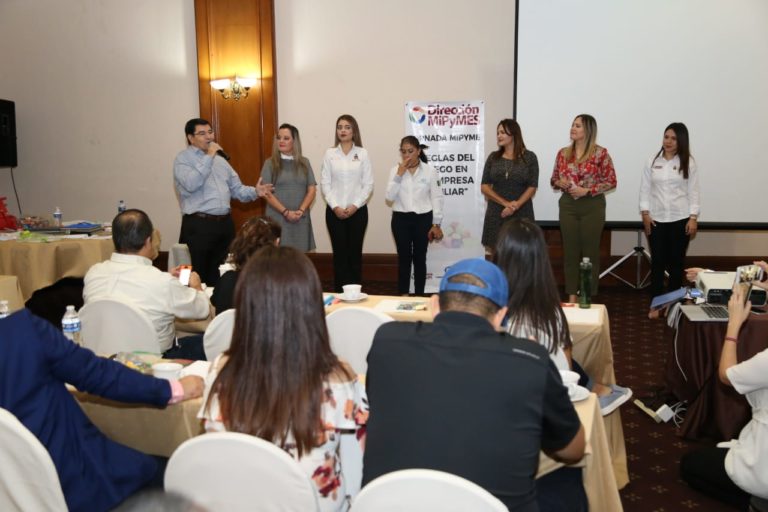 Capacita la Sedeco a empresarios de negocios familiares