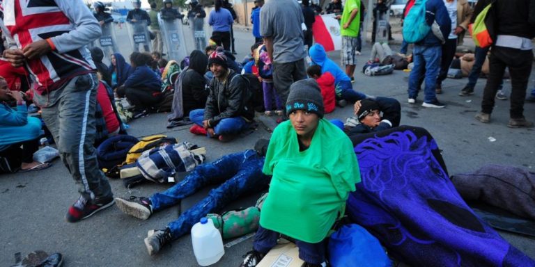 Alcalde de Tijuana declara crisis humanitaria por caravana migrante